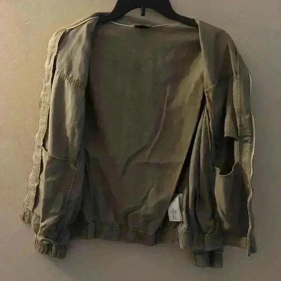 Patagonia ReCircle Bomber Jacket Olive Green Full Zip Front Flap Pocket, medium - Picture 6 of 9